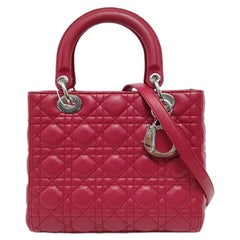 Lady Dior Mediana Piel de cordero roja Herrajes dorados Correa de piel