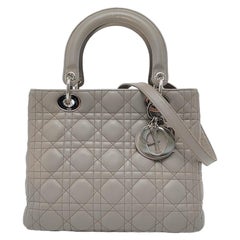 Lady Dior Medium Grigio in pelle d'agnello Cinturino in pelle con hardware d'argento