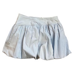 Pantaloncini effetto minigonna di Miu Miu.