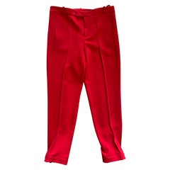 Rote Gucci-Hose.