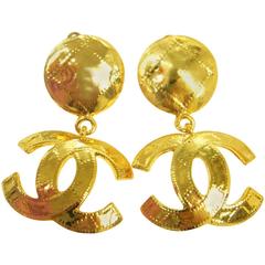 Chanel Vintage Gold Hammered Large Charm Statement Dangle Drop Evening Earrings 