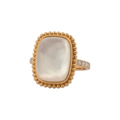 Antique Guinevere Mother of Pearl Ring, 18K Yellow Gold with Mother Of Pearl