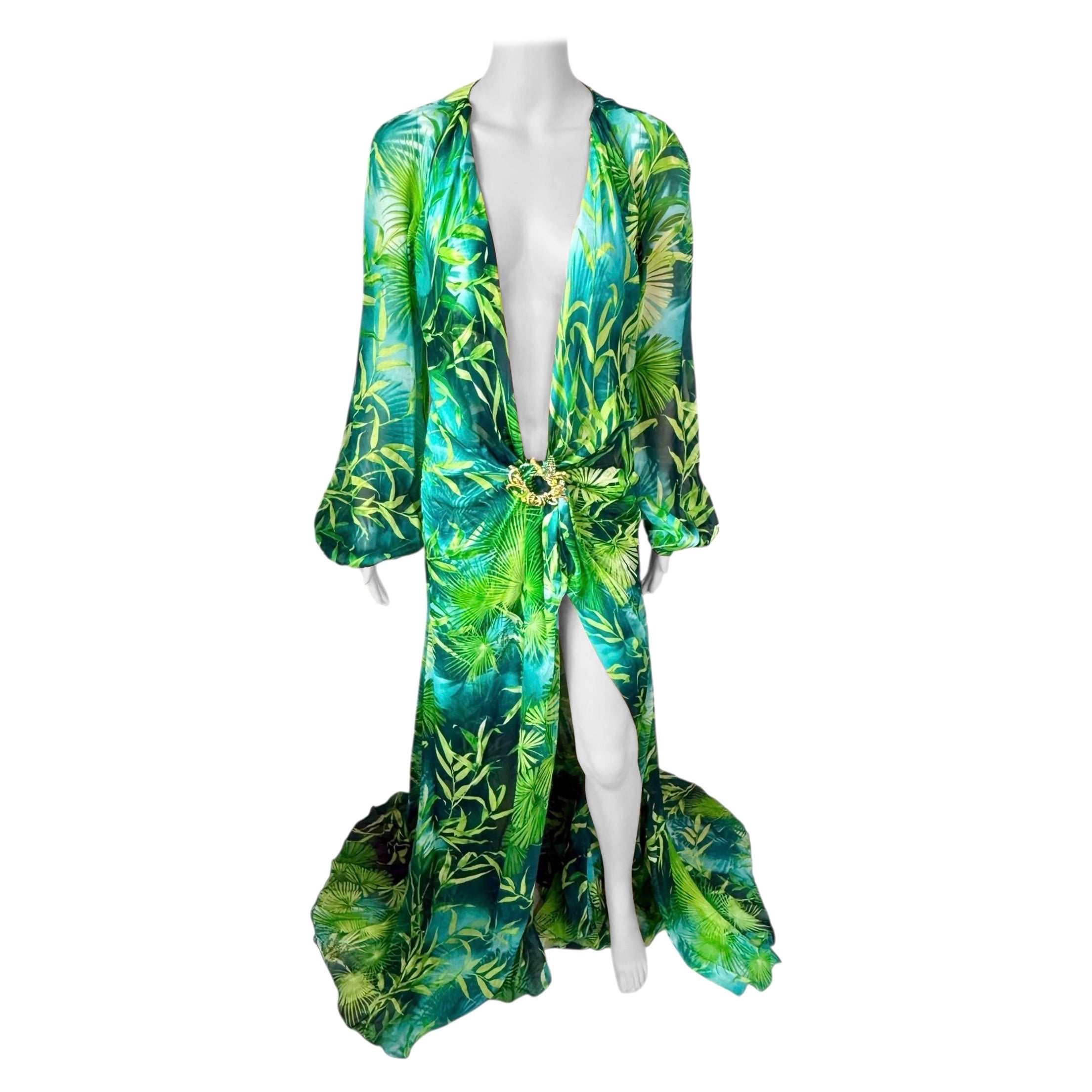 Versace S/S 2020 Verschönertes, tief ausgeschnittenes Abendkleid aus Seide mit Dschungelmuster