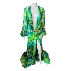 Versace S/S 2020 Verschönertes, tief ausgeschnittenes Abendkleid aus Seide mit Dschungelmuster
