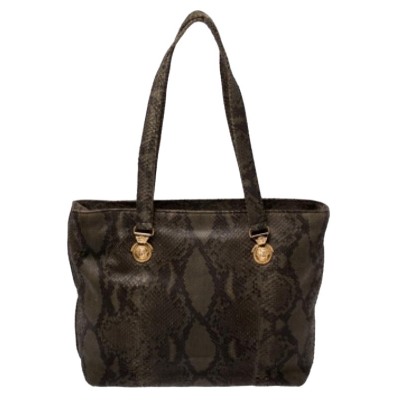 Fourre-tout en cuir de python vert de Versace en vente