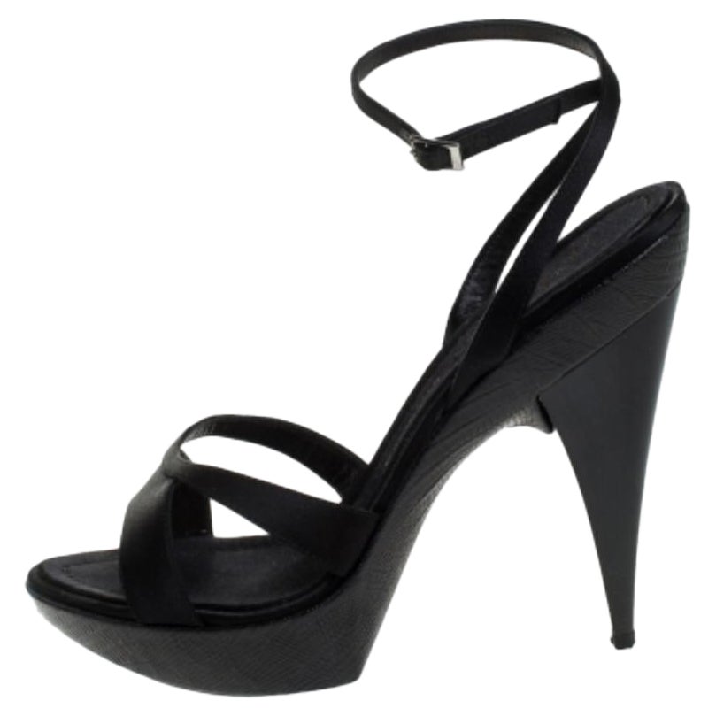 Giuseppe Zanotti Sandales à plateforme en satin noir Taille 40.5 en vente