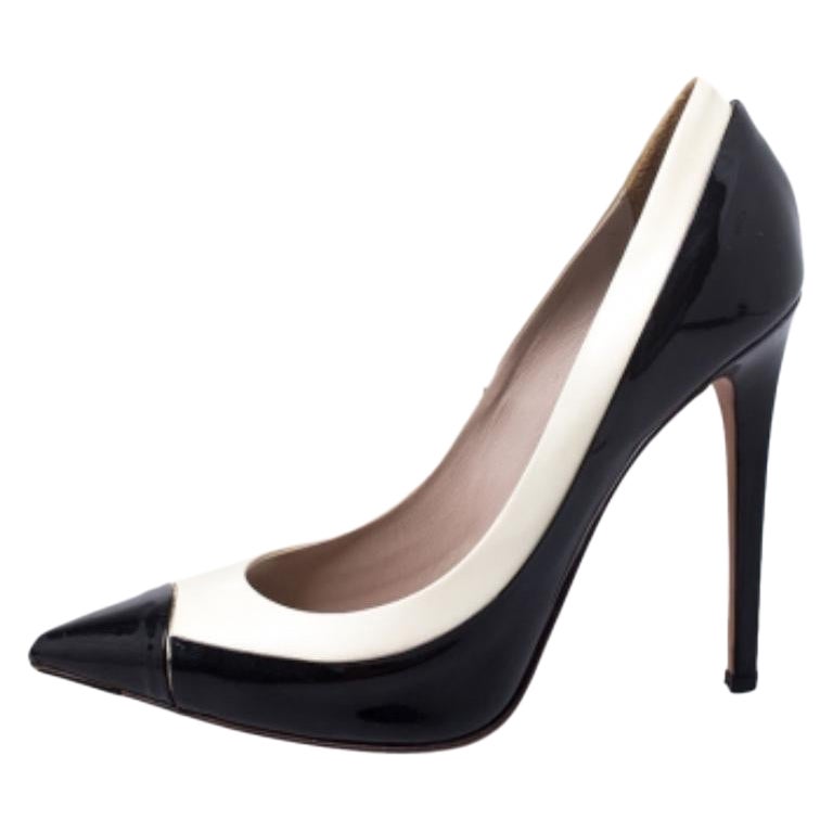 Le Silla Pumps a punta in pelle verniciata bianca/nera taglia 38 in vendita
