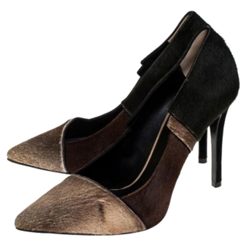 Mit diesen Pumps von Fendi kann man nichts falsch machen. Diese mühelosen Pumps wurden aus Kalbshaar gefertigt und sind in drei atemberaubenden Farben erhältlich. Sie haben Stil und Klasse, spitze Zehen und 11 cm hohe Absätze. Sie sind mit