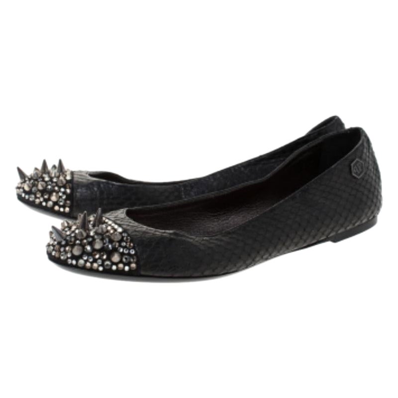 Philipp Plein's shoes are designed with a contemporary boldness that undeniably complements the spirit of modern, fashion-enthusiastic women. Rendered in black python leather, these ballet flats are styled with round toes with spike detailing. They