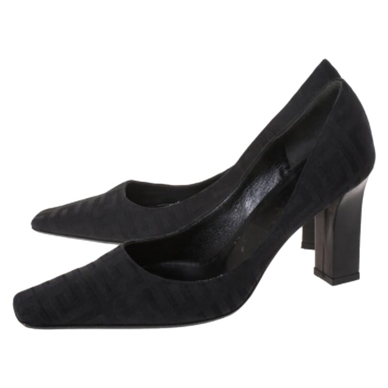Make an elegant style statement in this pair of luxurious monogram canvas pumps. Designed by Givenchy, they feature covered toes, leather insoles and 8.5 cm heels. It is a gorgeous pair to highlight your fabulous styling choices.