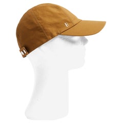 Gorra Hermès Miles H de sarga de algodón color camel tabaco con fino bordado H crudo