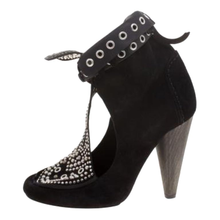 Isabel Marant Schwarz Wildleder Mossa Nieten Ausschnitt Stiefeletten Größe 39 im Angebot