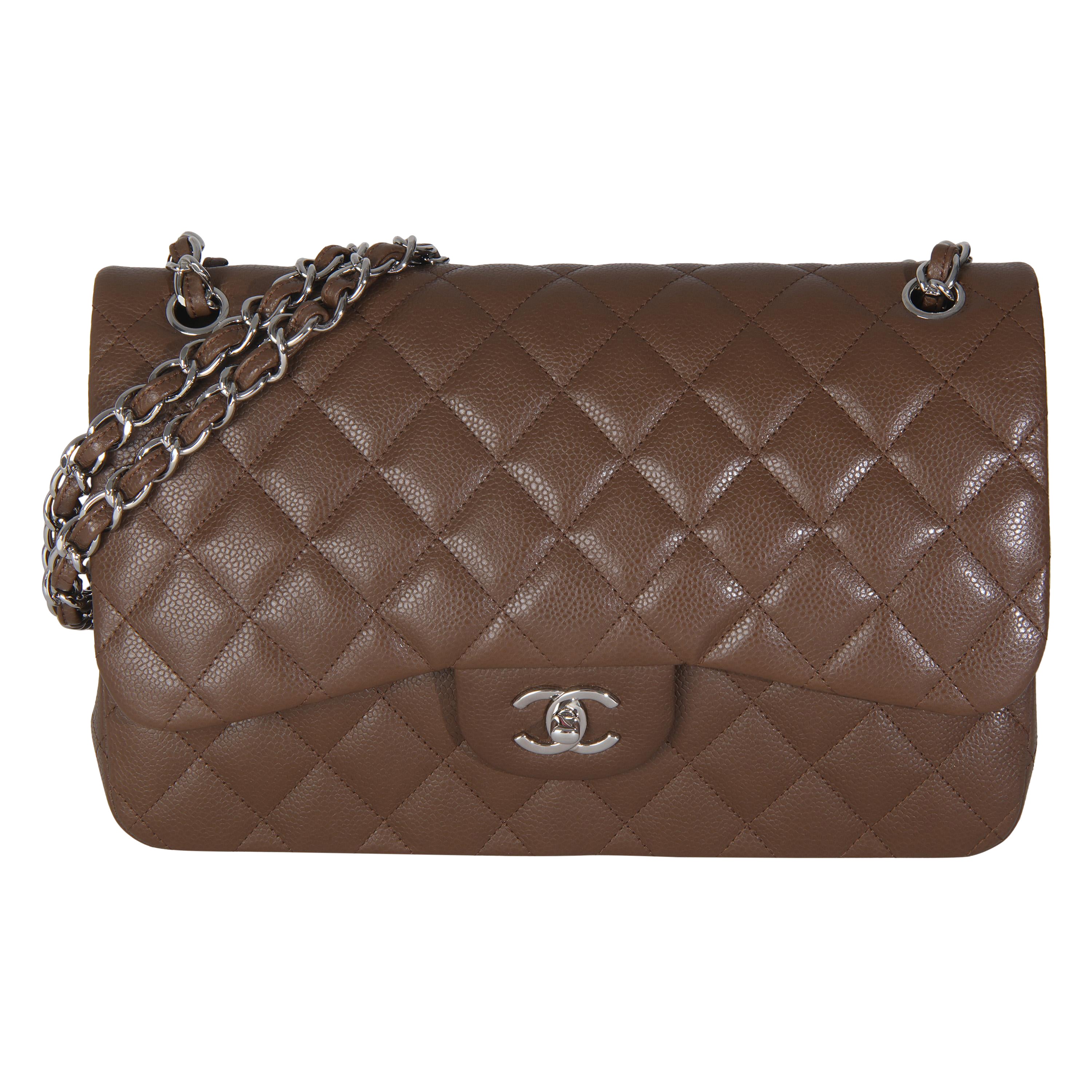 Chanel Caviar Acolchado Marrón Oscuro Bolso Jumbo Doble Solapa en venta