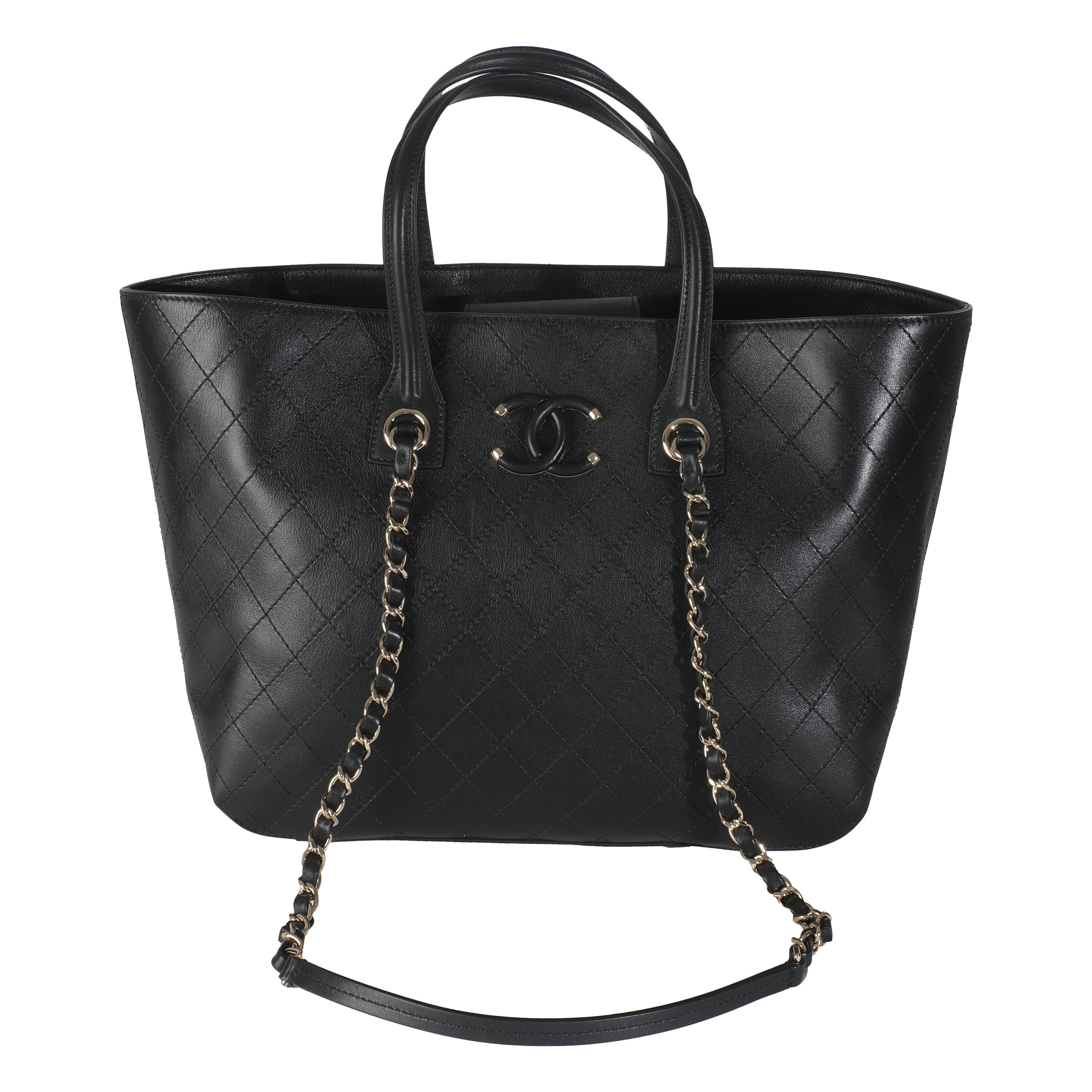 Chanel Schwarzes gestepptes Kalbsleder Stitched Covered CC Einkaufstasche im Angebot