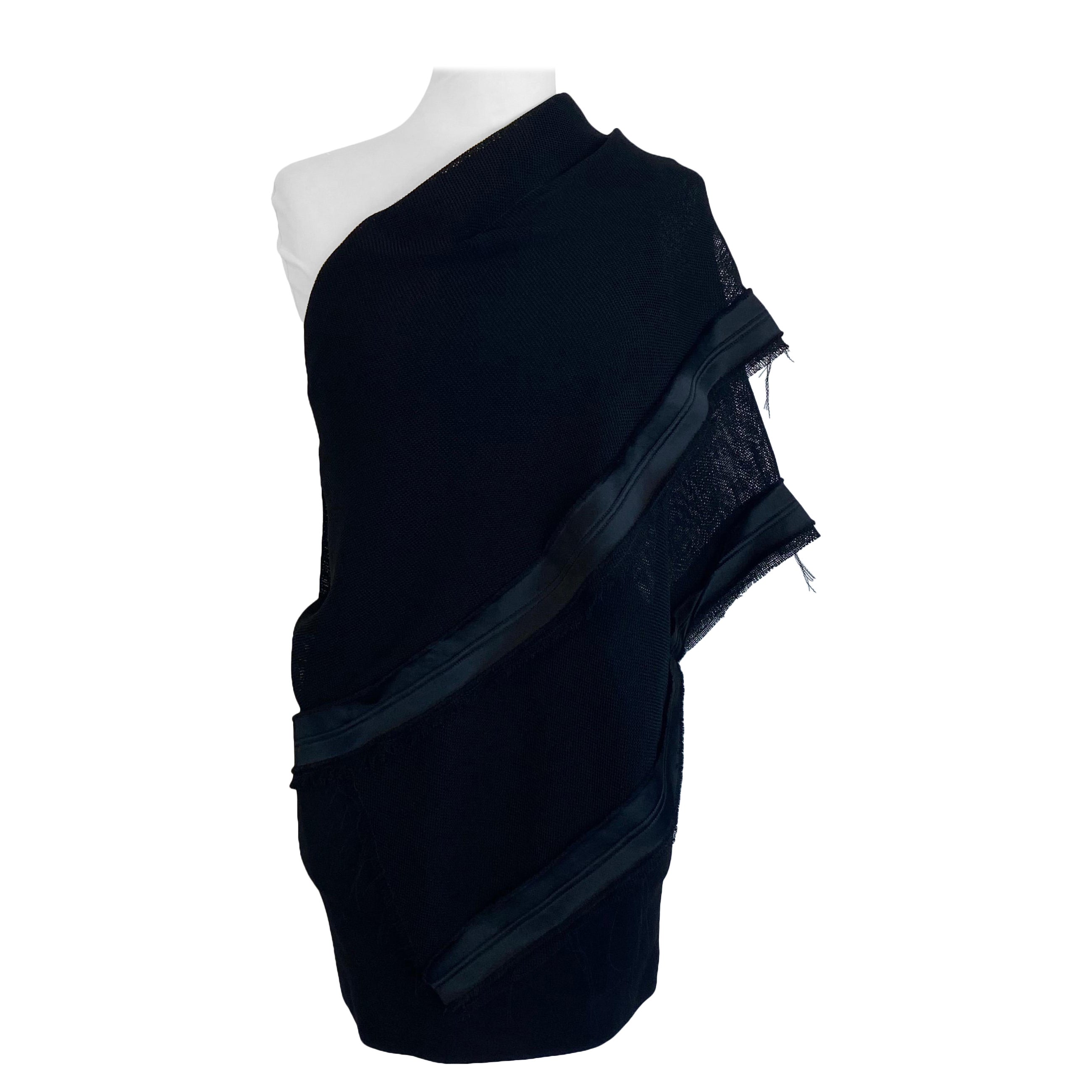 Robe noire asymétrique de Jay Ahr. en vente