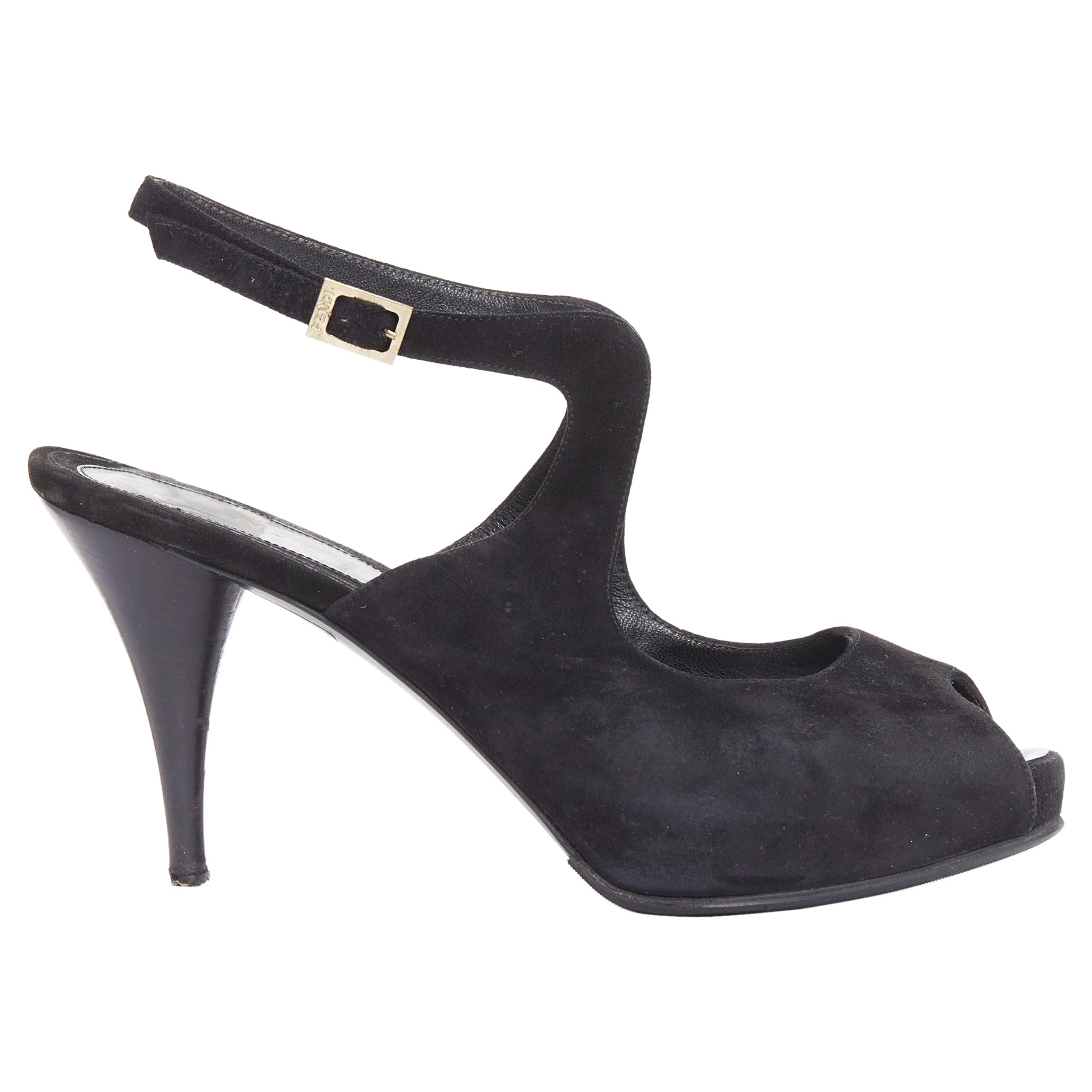 Escarpins peep toe en daim noir à boucle dorée FENDI EU37 en vente