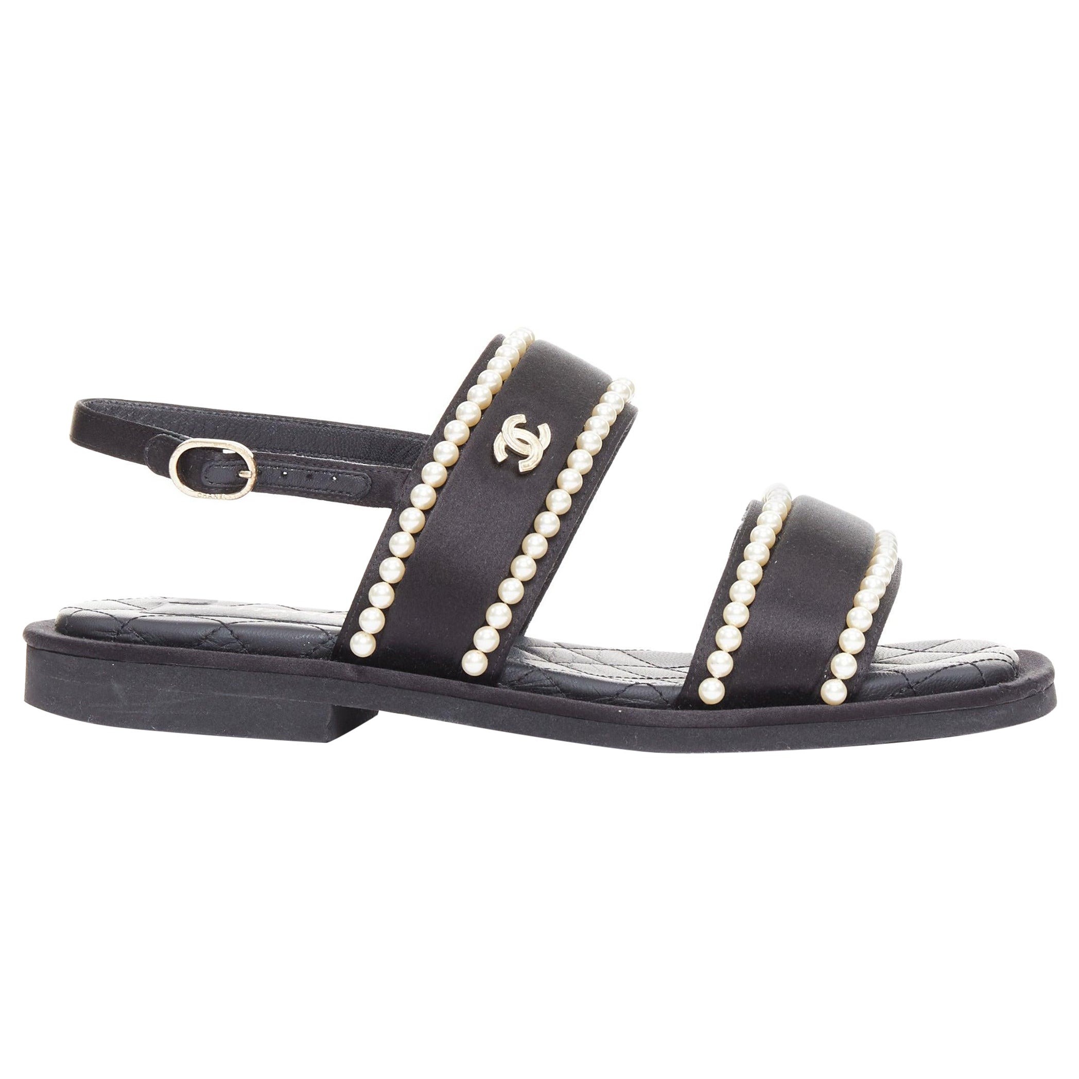 CHANEL 2022 noir perle embellie satin CC plat dad sandales EU36.5 en vente