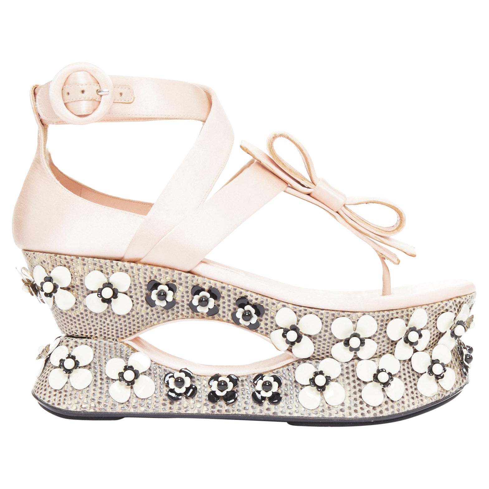 selten PRADA 2013 Runway rosa Satin Blumenblatt verschönert Geisha Plattform EU36 im Angebot