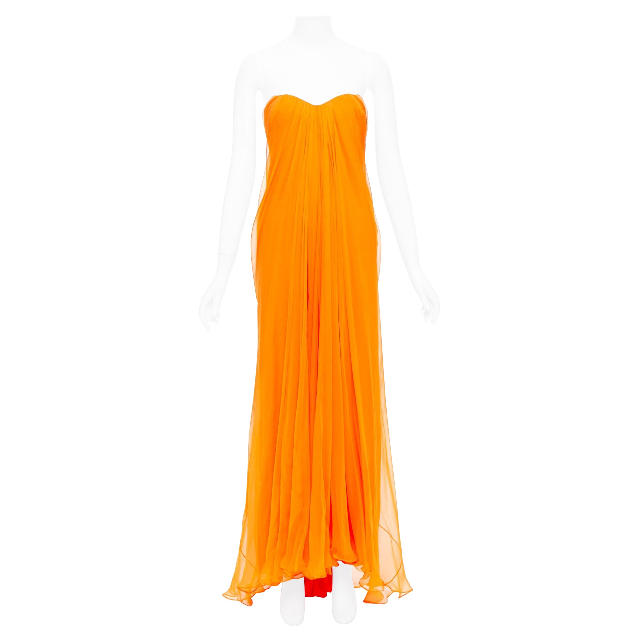 ALEXANDER MCQUEEN orange silk crepe strapless evening gown IT38 XS en venta