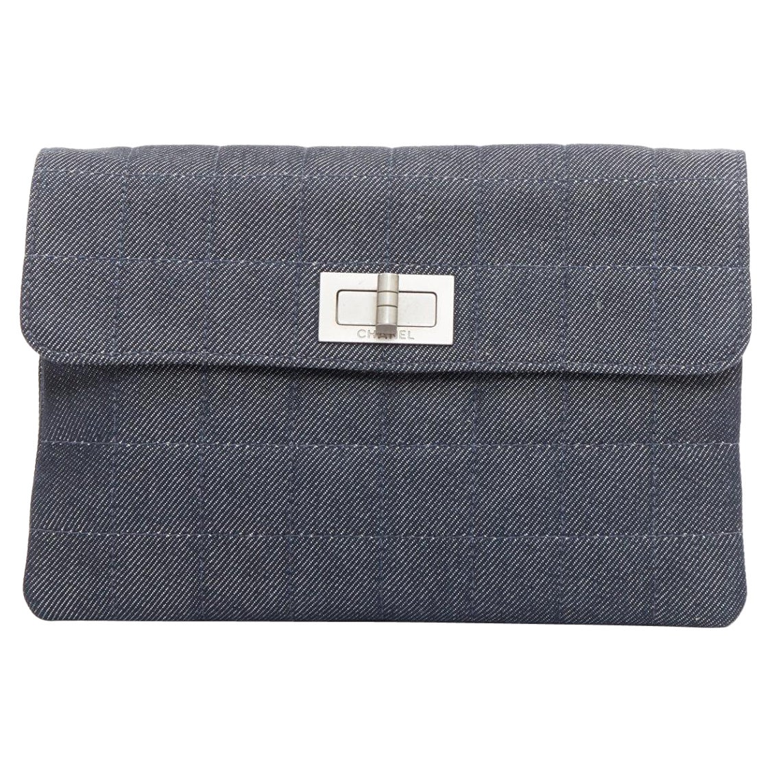 CHANEL Bolso de mano acolchado azul vaquero Mademoiselle Chocolate Bar en venta