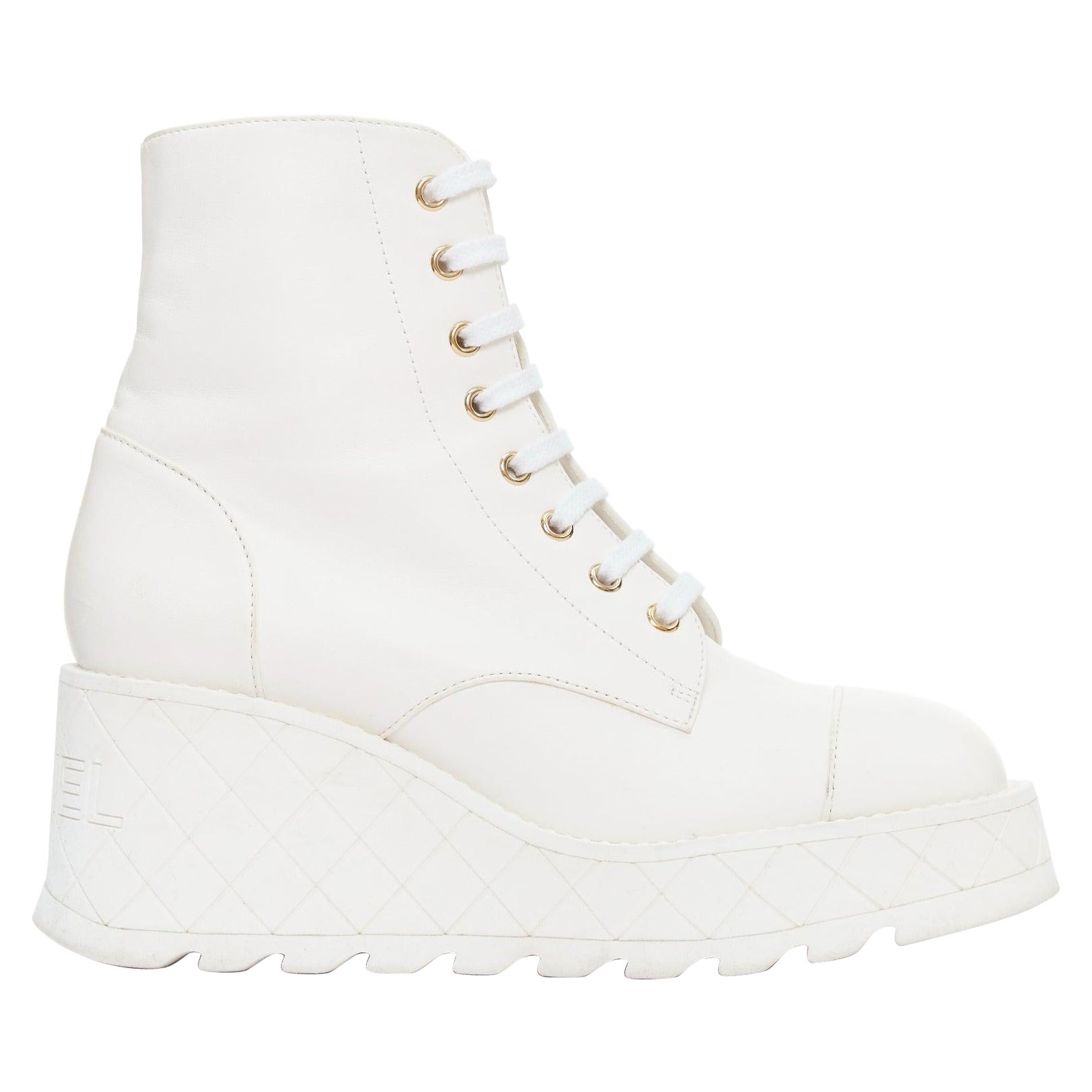 CHANEL 2024 white leather CC logo grid platform lace up wedge boots EU39 im Angebot