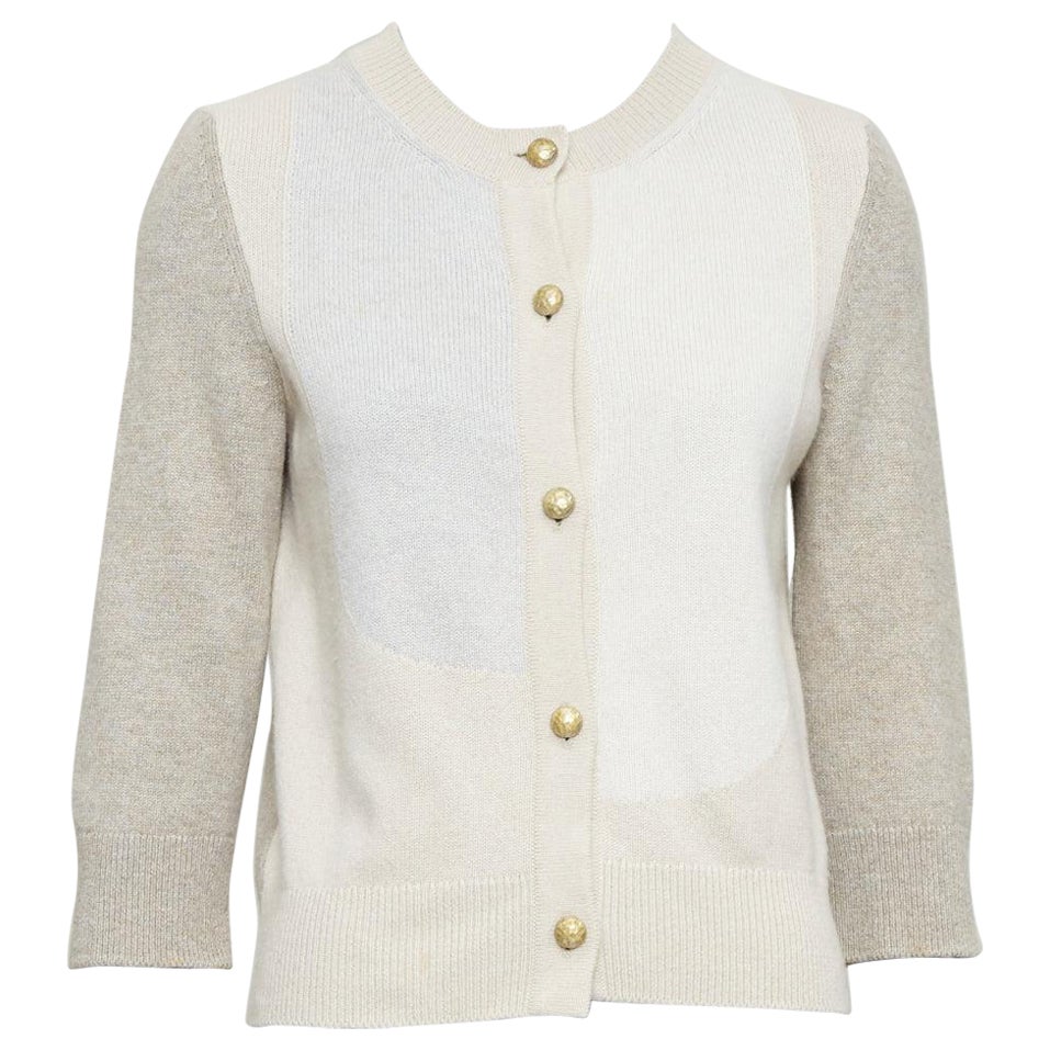 CHANEL 100% Kaschmir beige cremefarben Colorblocked CC Knöpfe Strickjacke FR36 S im Angebot