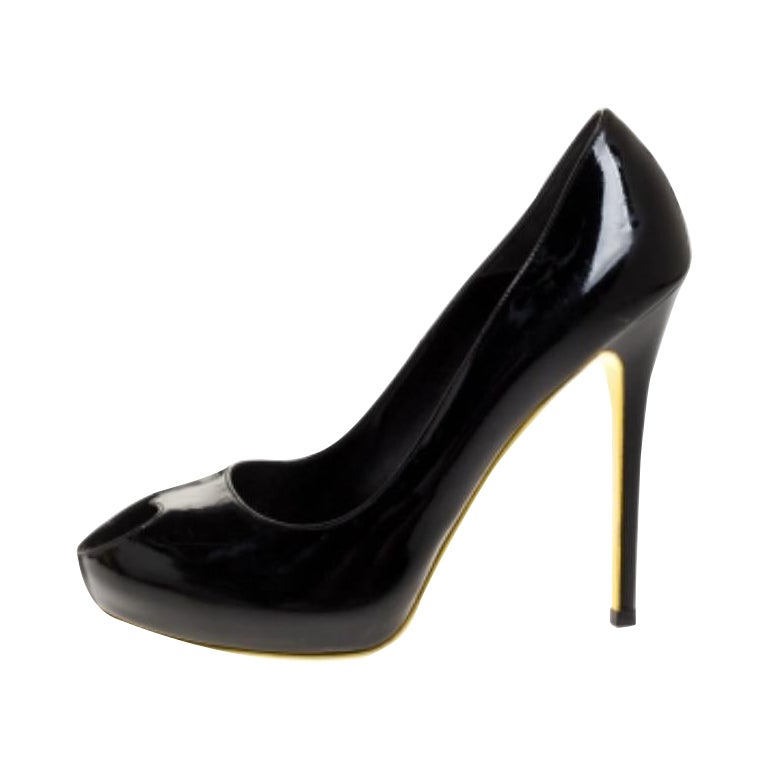 Alexander McQueen Black Patent Leather Heart Peep Toe Pumps Size 39.5 For Sale