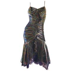 1970er Jahre Samir Regenbogen Metallic asymmetrischer Spitzensaum Vintage 70er Jahre Disco-Kleid