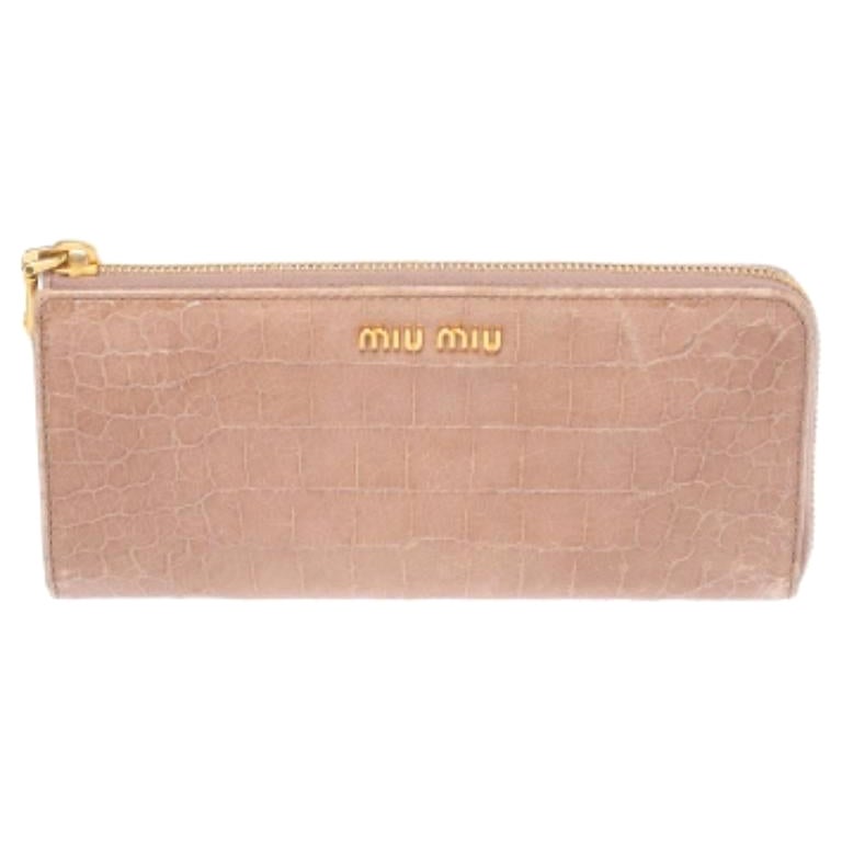 Miu Miu Beige Croc Embossed Patent Leather Zip Around Wallet For Sale