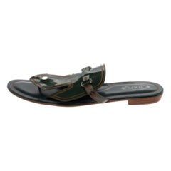 Tod's Green Patent Leather Buckle Detail Thong Flats Size 40.5