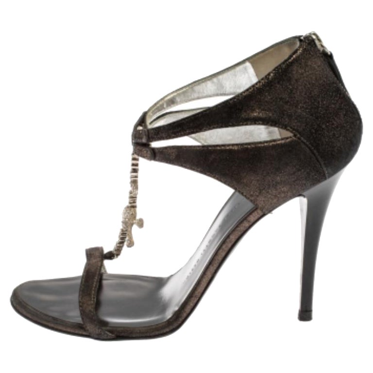 Giuseppe Zanotti Metallic Schwarz Wildleder Schädel verschönert T Riemen Sandalen Größe 38 im Angebot