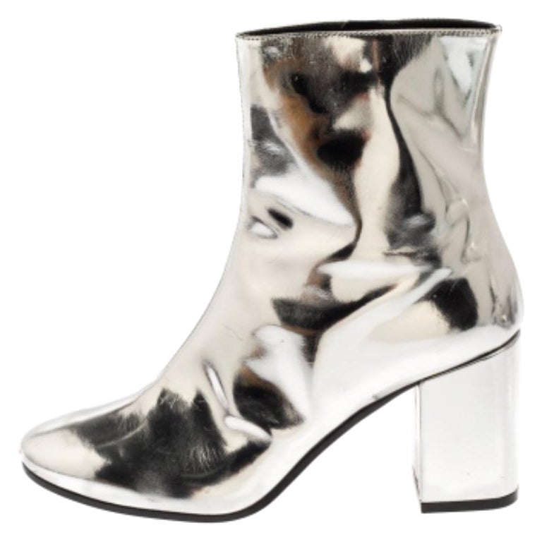 Balenciaga Metallic Silver Patent Leather Ankle Boots Size 37 en vente