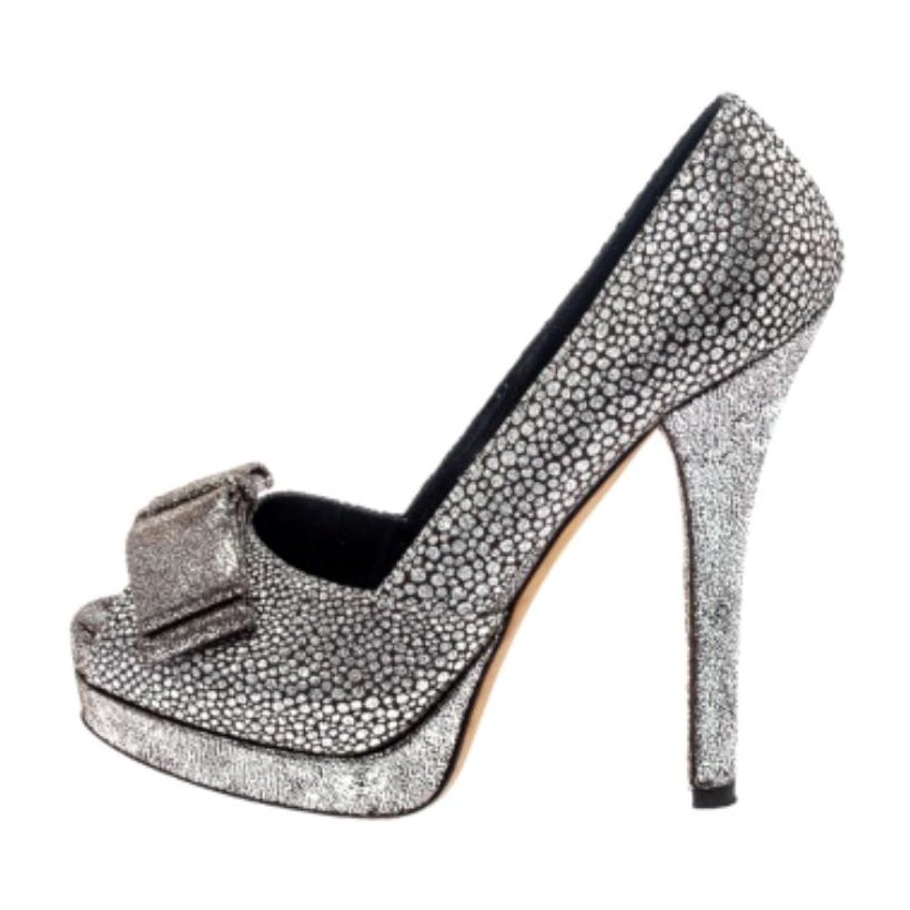 Fendi Silver Textured Fabric Bow Peep Toe Pumps Size 37 For Sale