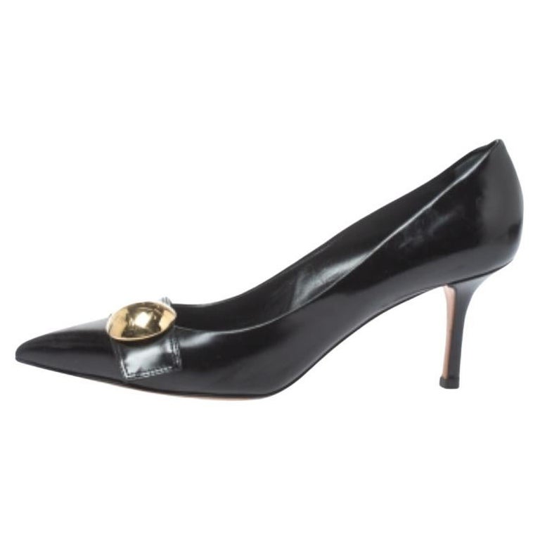 Schwarze Louis Vuitton-Pumps aus Leder mit spitzer Zehe Größe 36.5 im Angebot