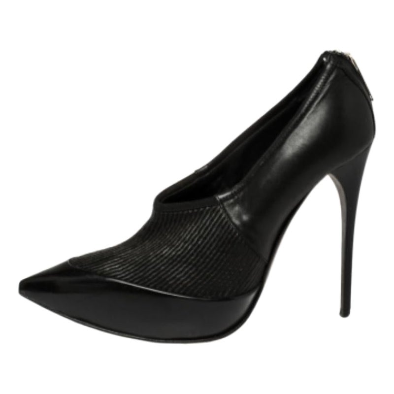 Burberry Black Leather Prorsum High Cut Booties Size 40.5 For Sale