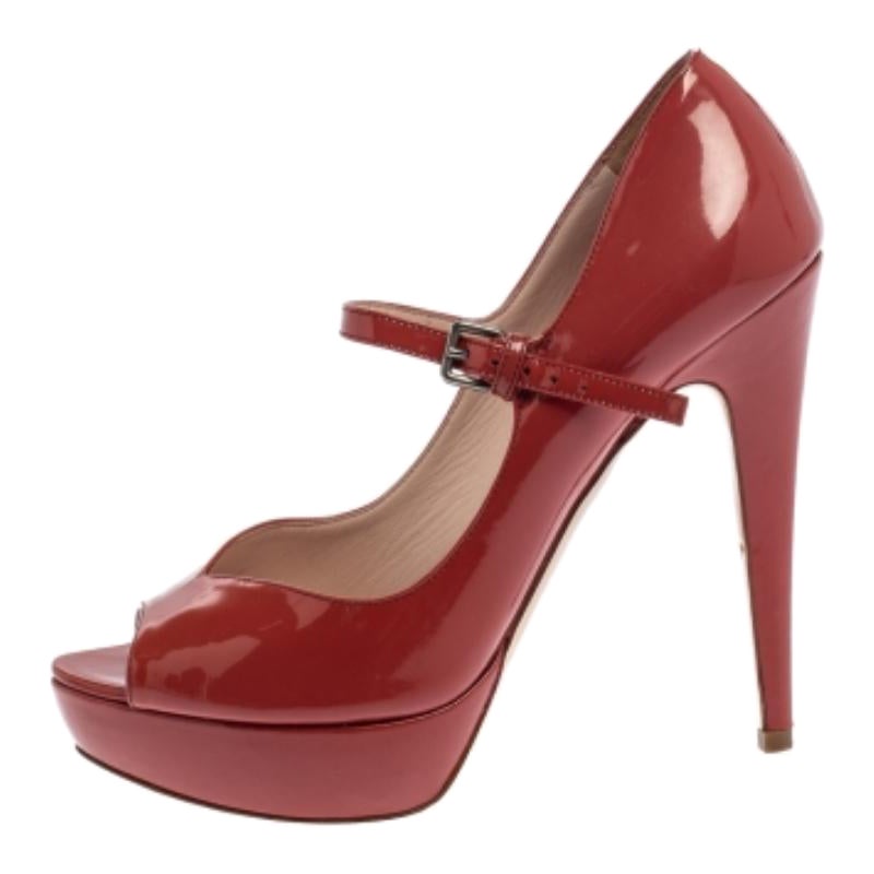 Miu Miu Burgundy Patent Leder Peep Toe Pumps Größe 37.5 im Angebot