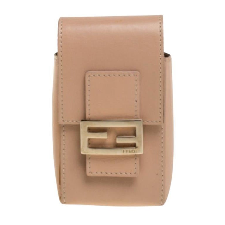 Astuccio per sigarette in pelle beige di Fendi in vendita
