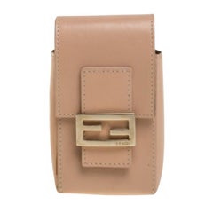 Astuccio per sigarette in pelle beige di Fendi
