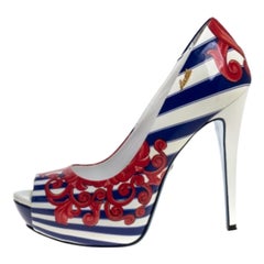 Loriblu Bombas de plataforma con puntera abierta de charol con estampado multicolor Talla 40