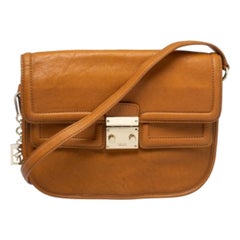 DKNY Sac à bandoulière Push Lock en cuir brun clair