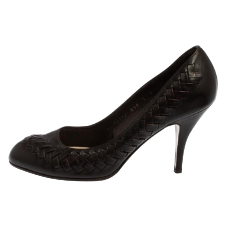 Salvatore Ferragamo Dark Brown Leather Pumps Size 39.5 For Sale