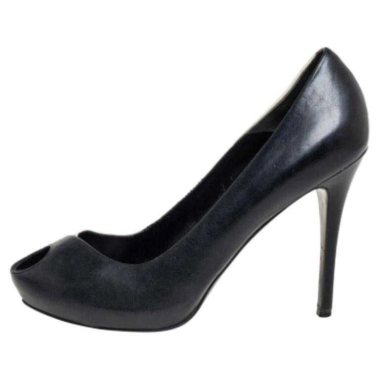 Alexander McQueen Black/White  Leather Peep Toe  Pumps Size 38.5 For Sale