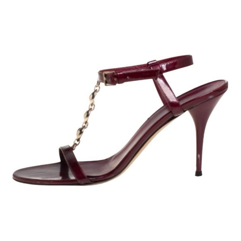 Gucci Maroon Patent Leather Chain T-Strap Ankle Strap Sandals Size 40 For Sale