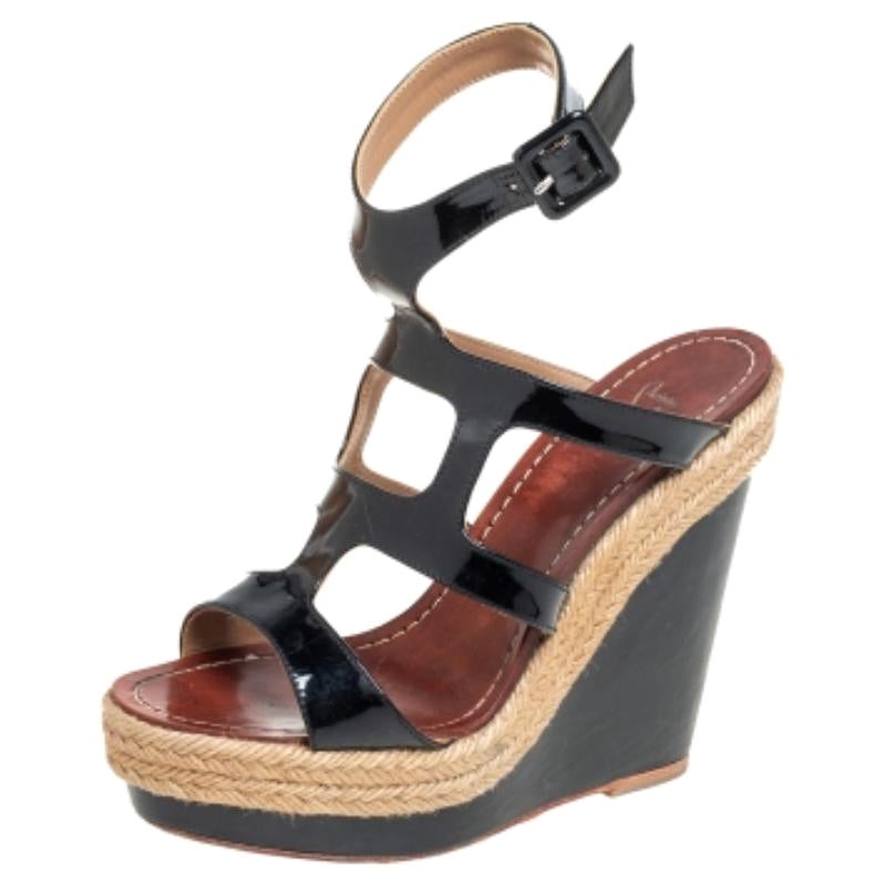 Christian Louboutin Sandali con zeppa in vernice nera taglia 36 in vendita