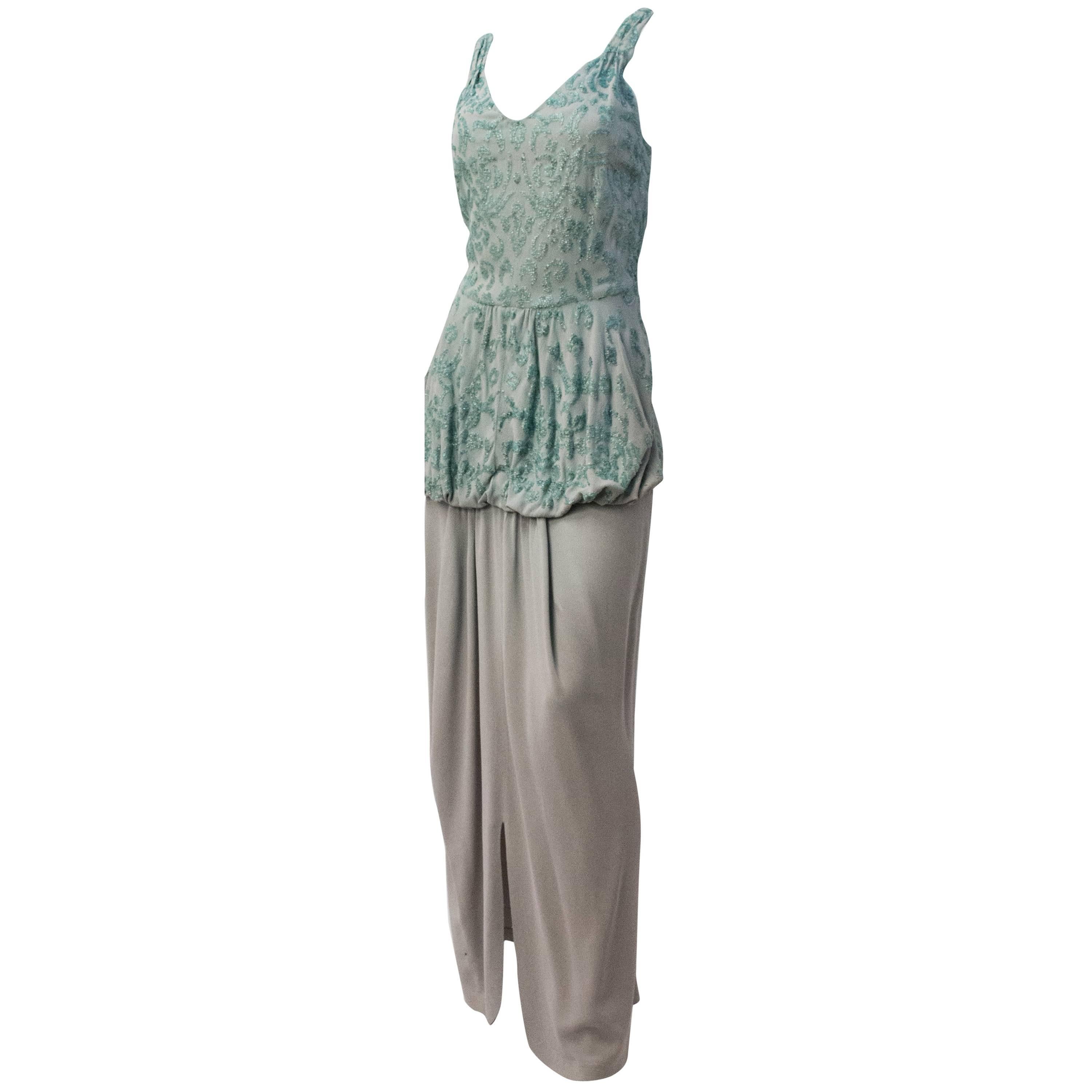 40er Jahre Perlenbesetztes Abendkleid mit Schößchen im Angebot