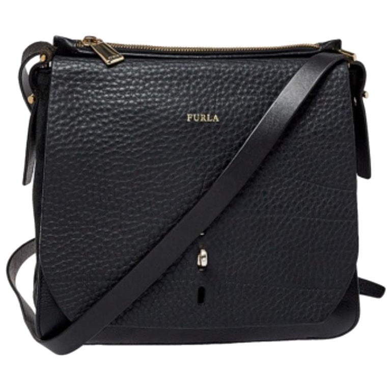 Furla Black Leather and Suede Messenger Bag en venta