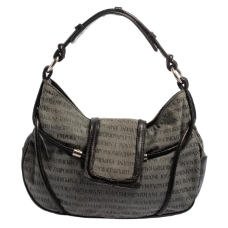 EMPORIO ARMANI Hobo en toile et cuir avec monogramme noir/gris en vente