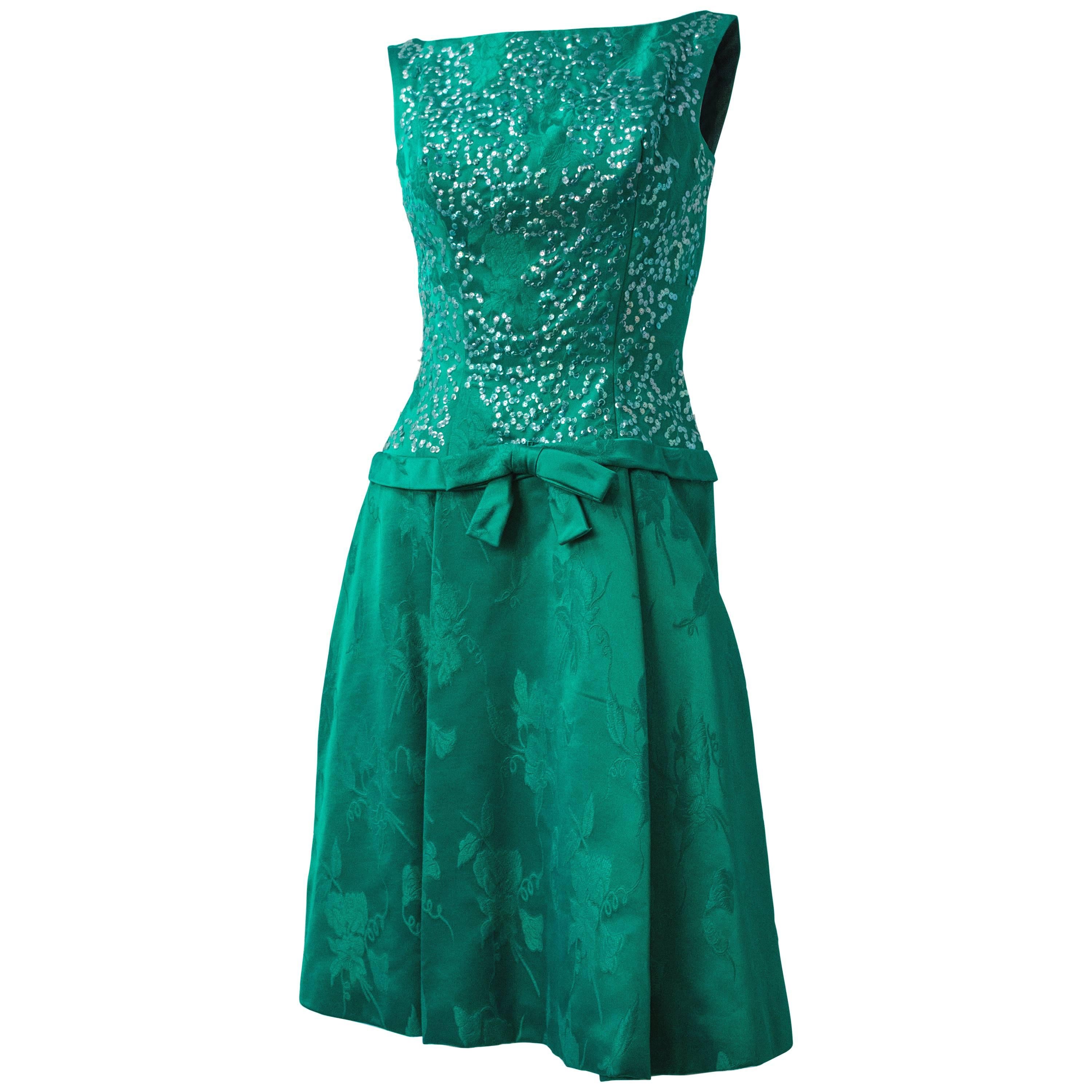 Robe en jacquard vert des années 60 avec corsage à sequins en vente