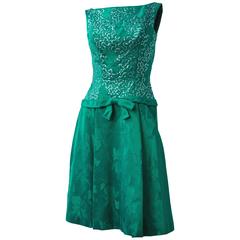 Robe en jacquard vert des années 60 avec corsage à sequins