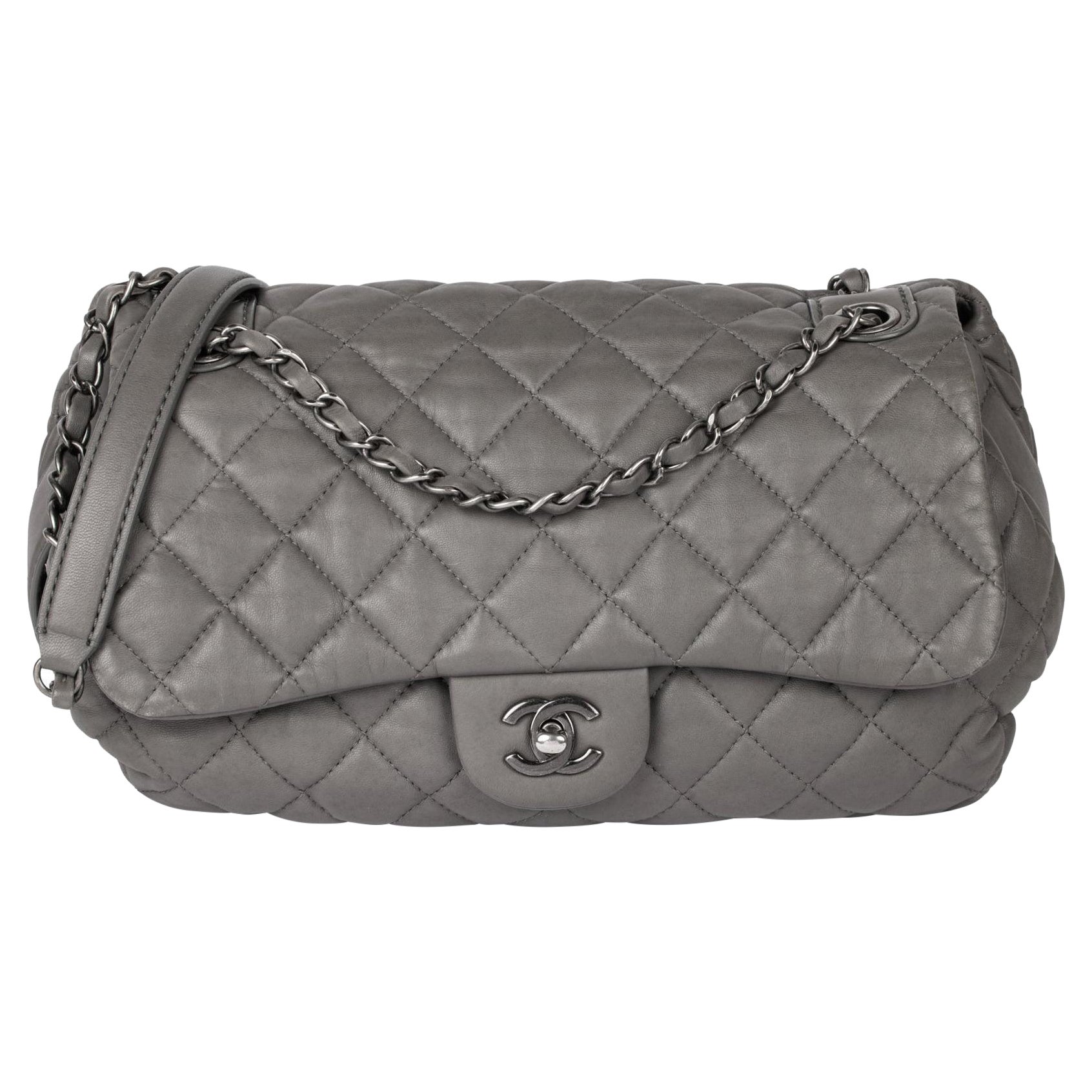 Chanel Borsa classica con patta singola in pelle d'agnello trapuntata grigia in vendita